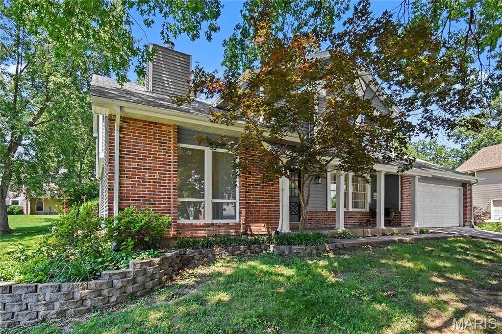 22 Normandy DR, Lake St Louis, MO 63367