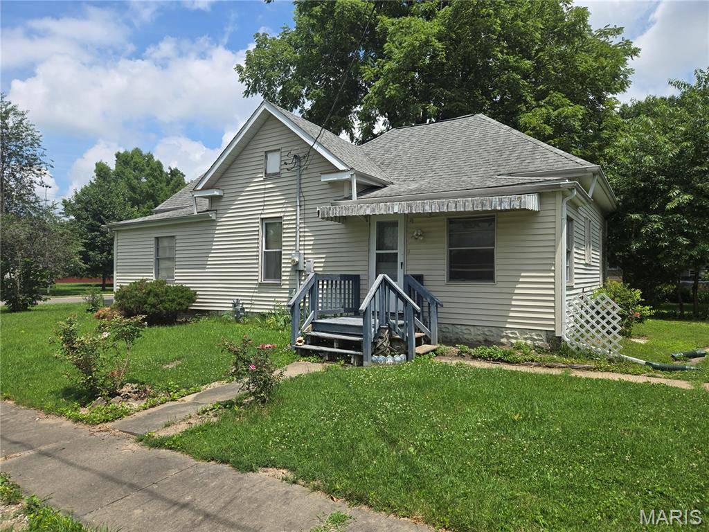 700 Montgomery ST, Staunton, IL 62088