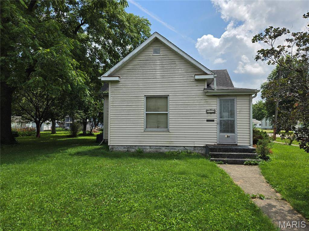 700 Montgomery ST, Staunton, IL 62088