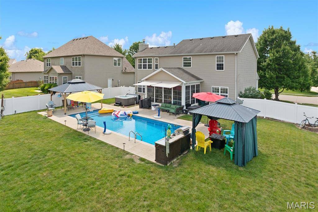 1 E Picketts XING, Edwardsville, IL 62025