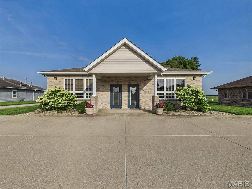328 Bargraves BLVD, Troy, IL 62294
