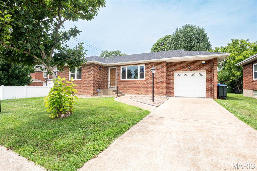5479 Clifton AVE, St Louis, MO 63109