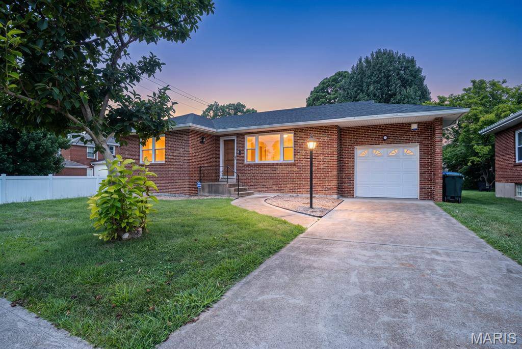 5479 Clifton AVE, St Louis, MO 63109