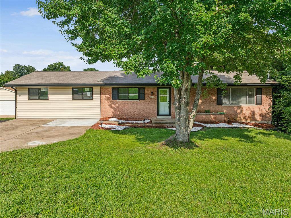 225 Day DR, Ferguson, MO 63135