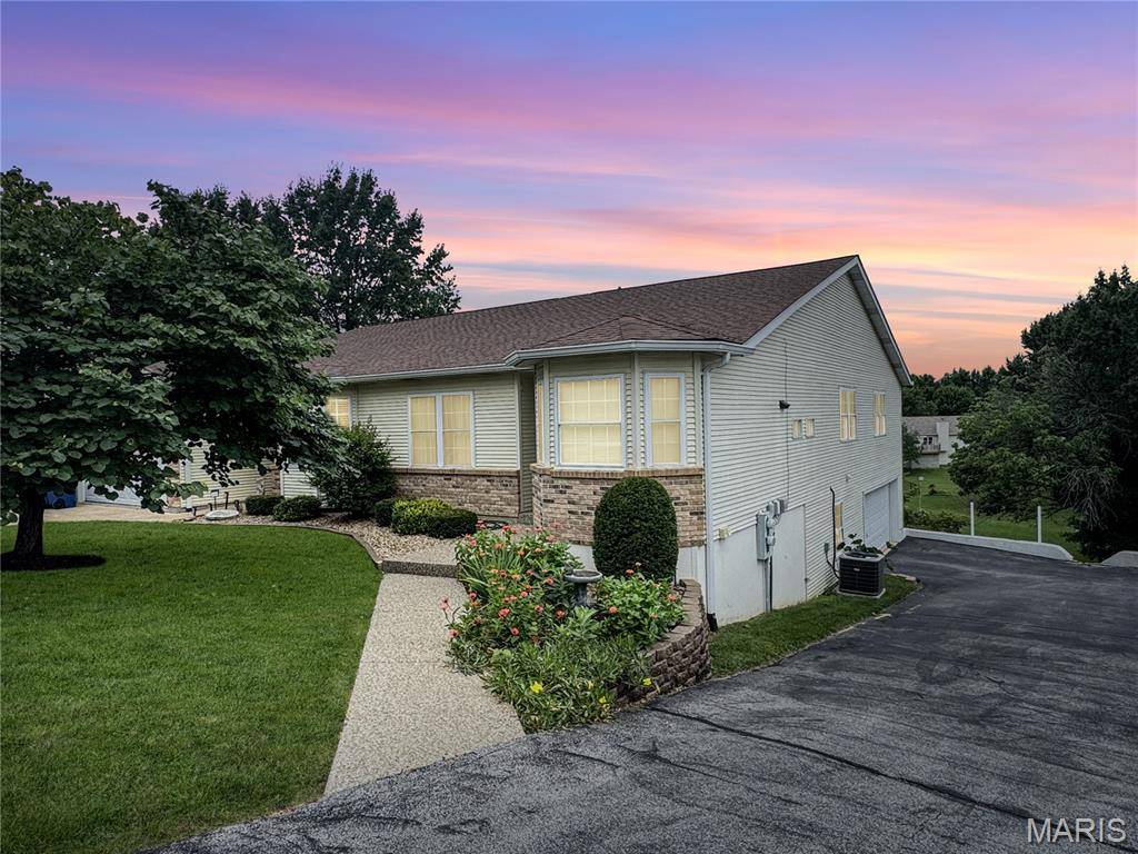 109 Wenona DR, Washington, MO 63090
