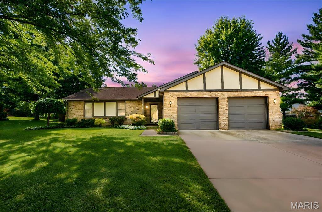 142 El Cerrito DR, Belleville, IL 62221
