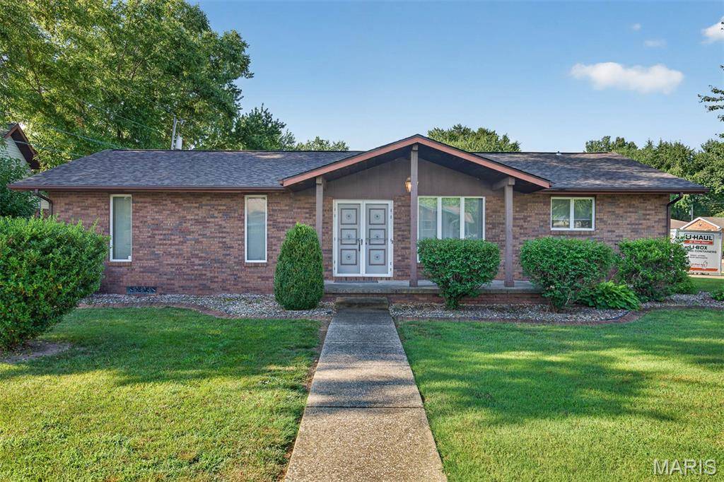 155 Keeven DR, Highland, IL 62249