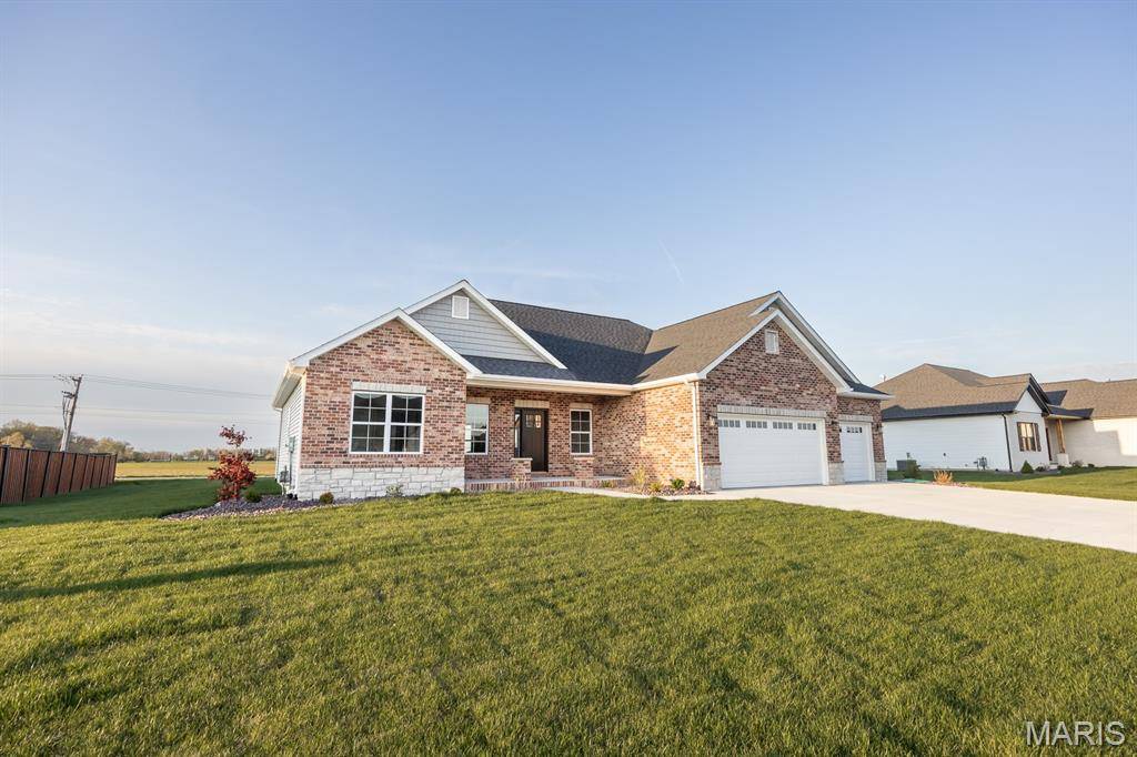 1192 Widgeon DR, Mascoutah, IL 62258