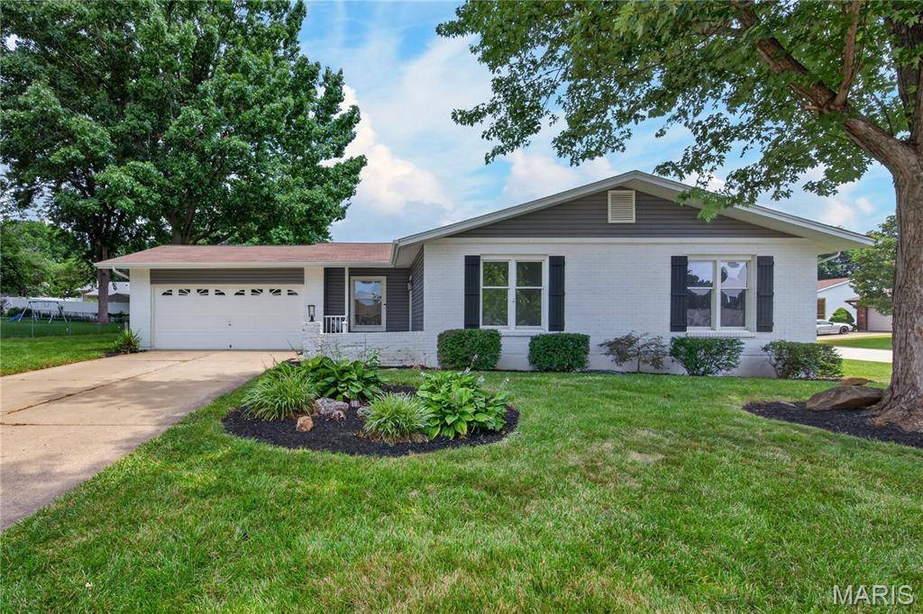 608 Mosport DR, St Charles, MO 63304