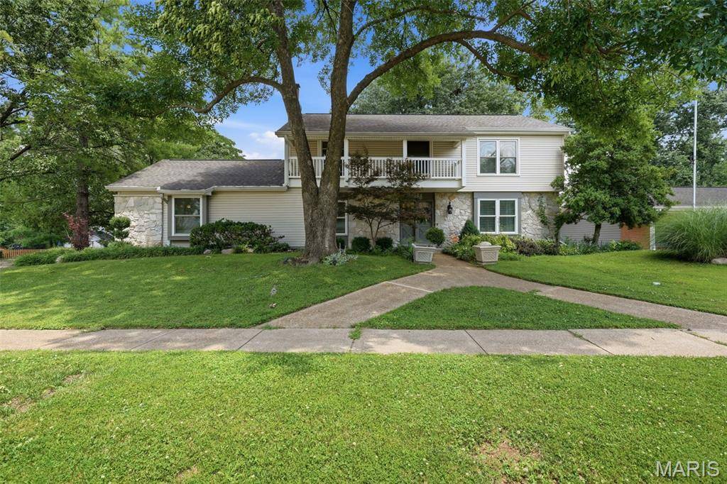 2156 Courtleigh LN, Chesterfield, MO 63017