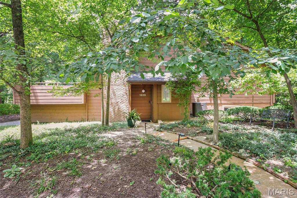 1529 Autumn Leaf DR, Ballwin, MO 63021