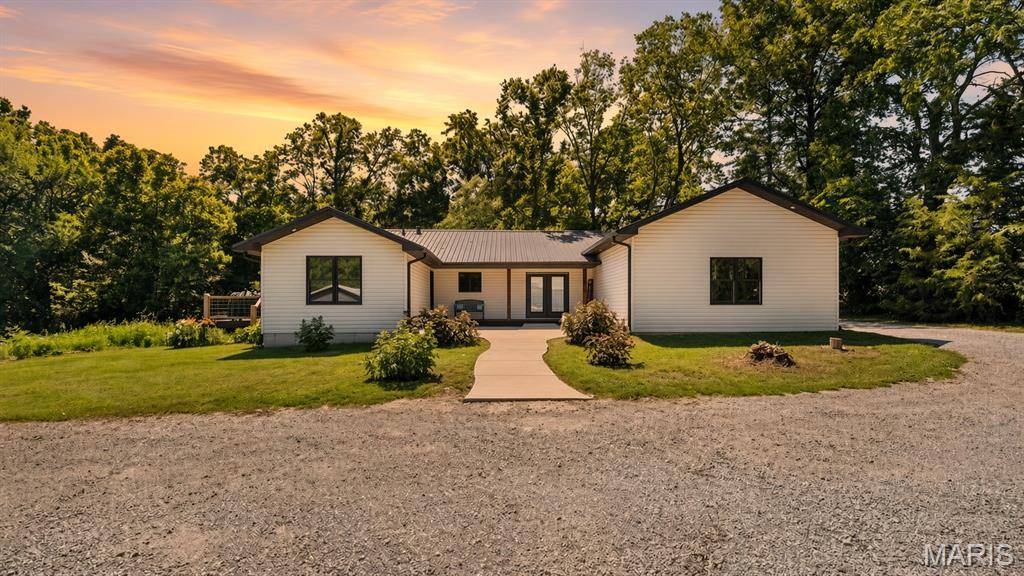 7572 Best LN, Alhambra, IL 62001