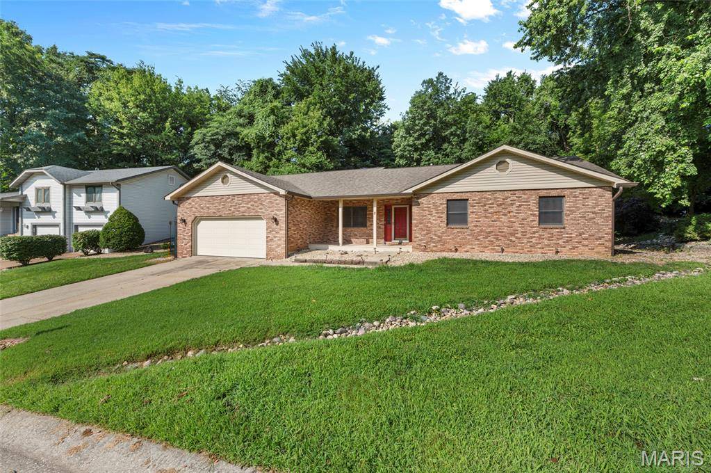8 Oak Leaf CIR, Collinsville, IL 62234