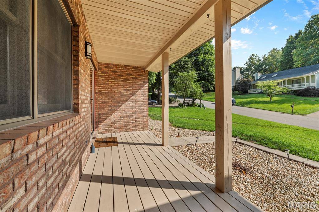 8 Oak Leaf CIR, Collinsville, IL 62234