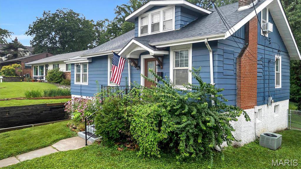 907 N Woodlawn AVE, Kirkwood, MO 63122