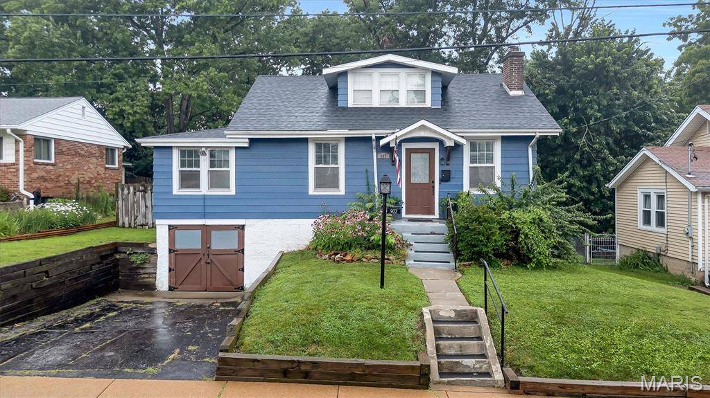 907 N Woodlawn AVE, Kirkwood, MO 63122