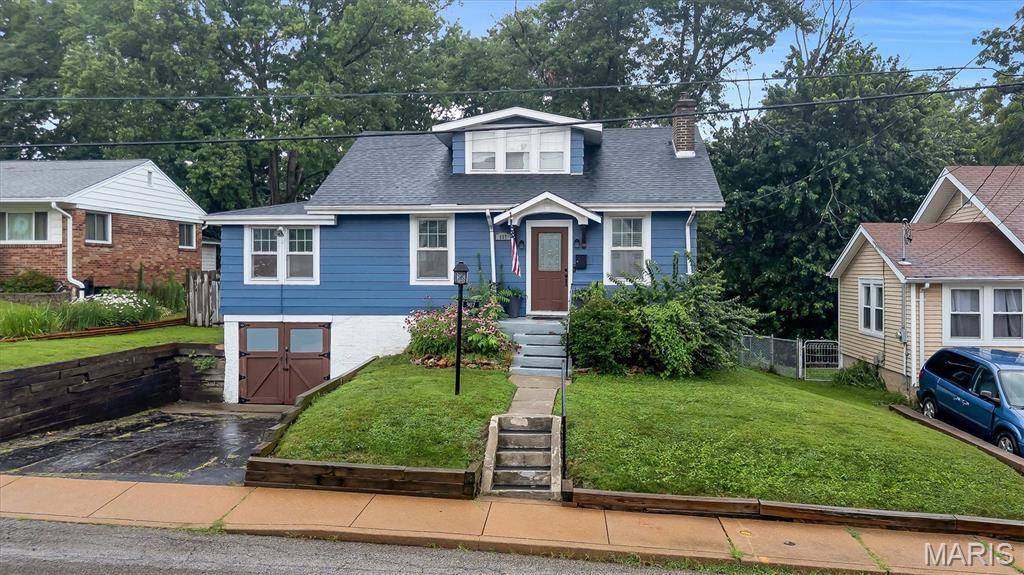907 N Woodlawn AVE, Kirkwood, MO 63122