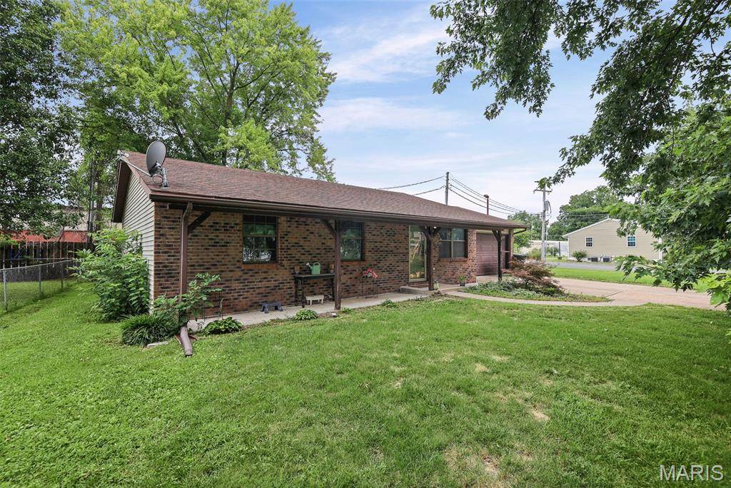 407 S Smith ST, Smithton, IL 62285