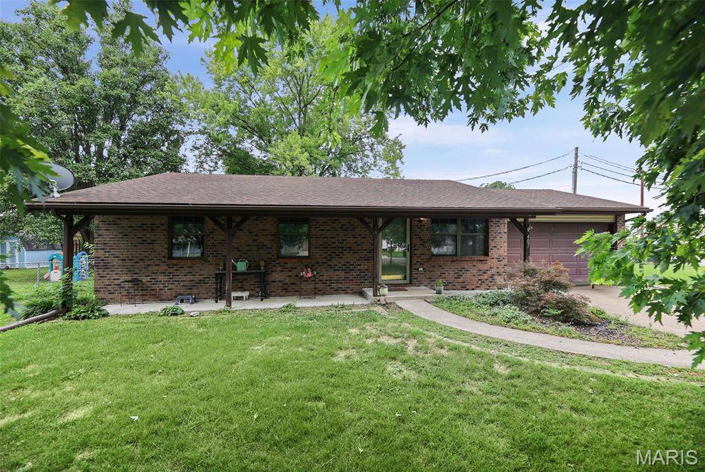 407 S Smith ST, Smithton, IL 62285