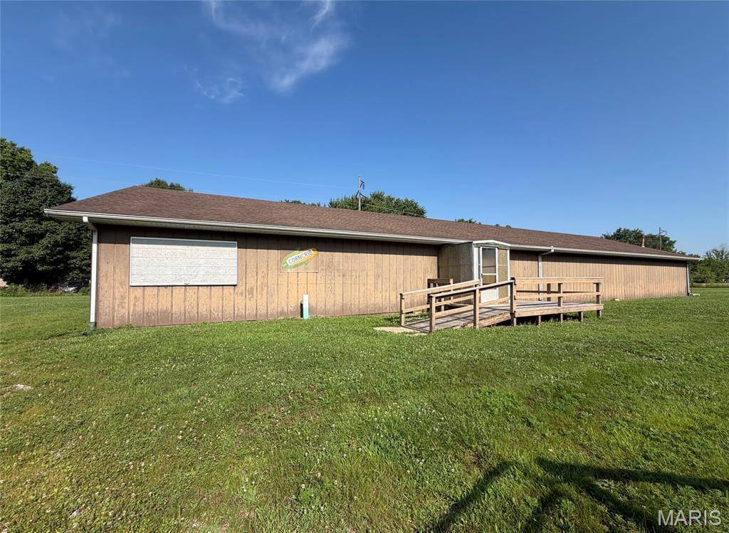 911 N 885 ST, Shobonier, IL 62885