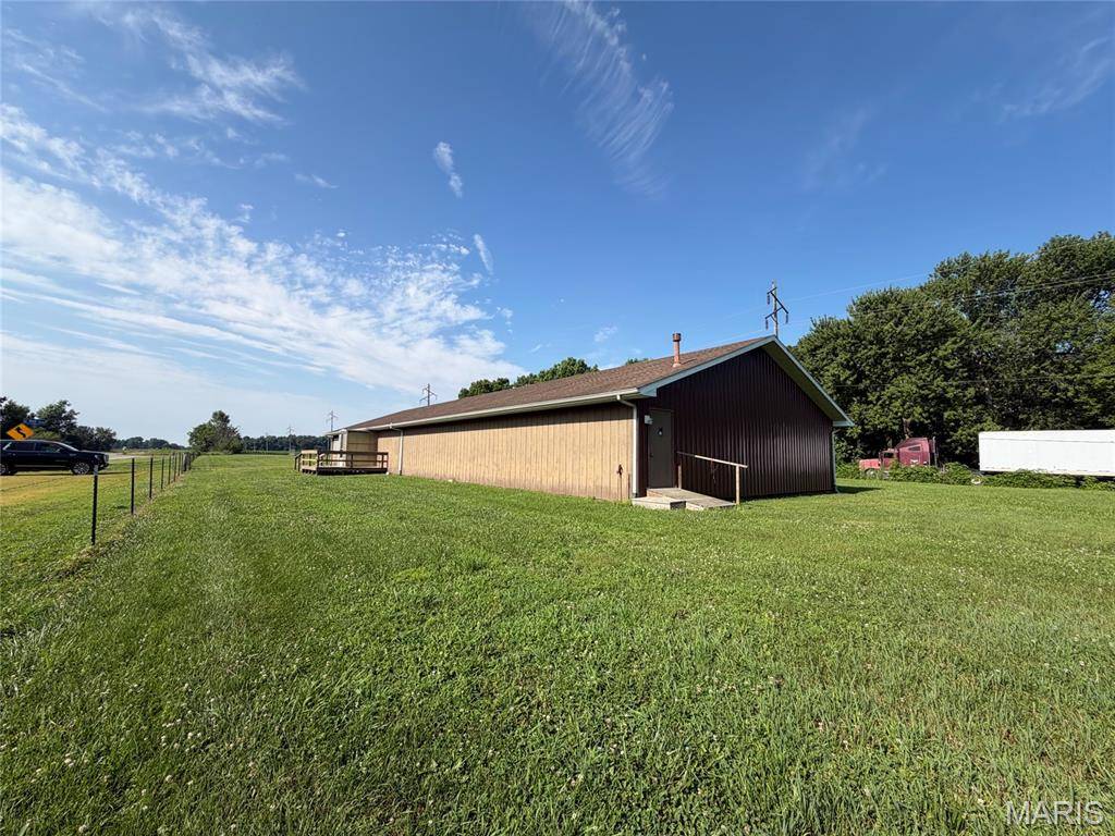 911 N 885 ST, Shobonier, IL 62885