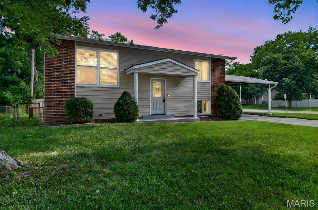 12005 Glenpark DR, Maryland Heights, MO 63043