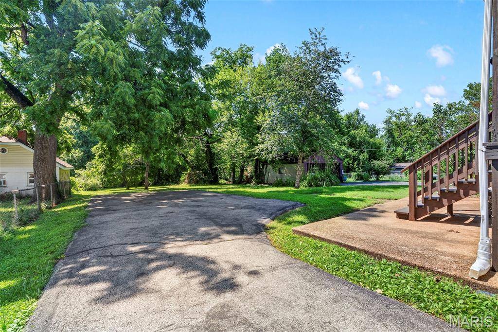 3405 Brown RD, St John, MO 63114
