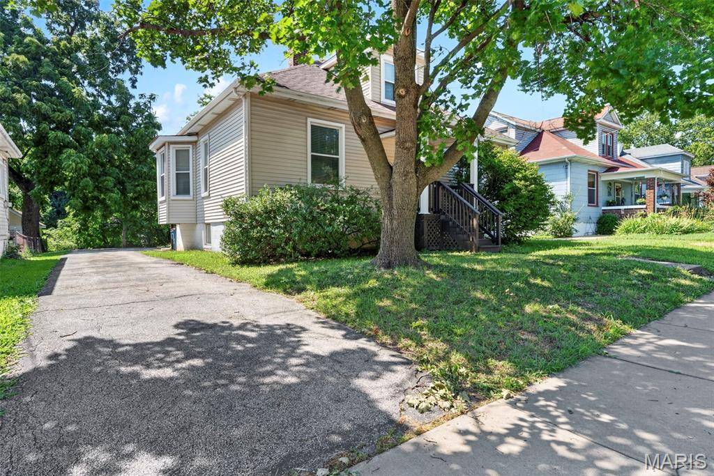 3405 Brown RD, St John, MO 63114