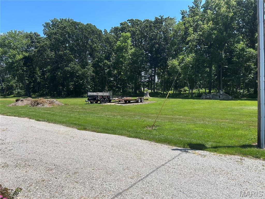 2106 N 2150 ST, St Elmo, IL 62458