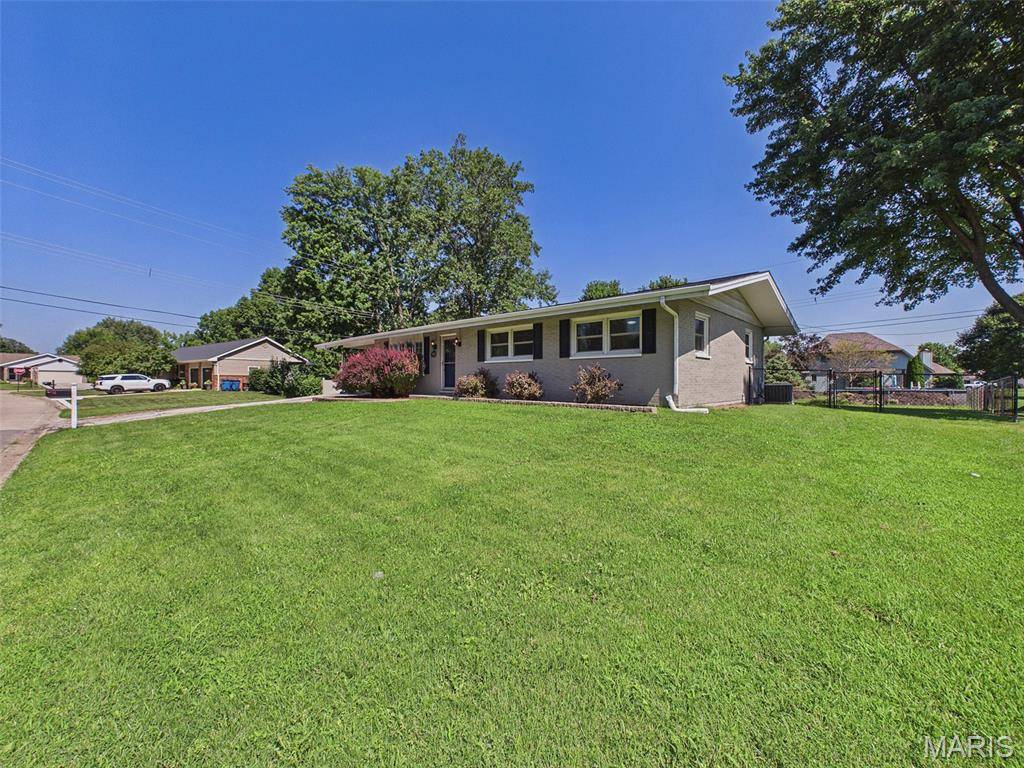 605 Fairway ST, Bethalto, IL 62010