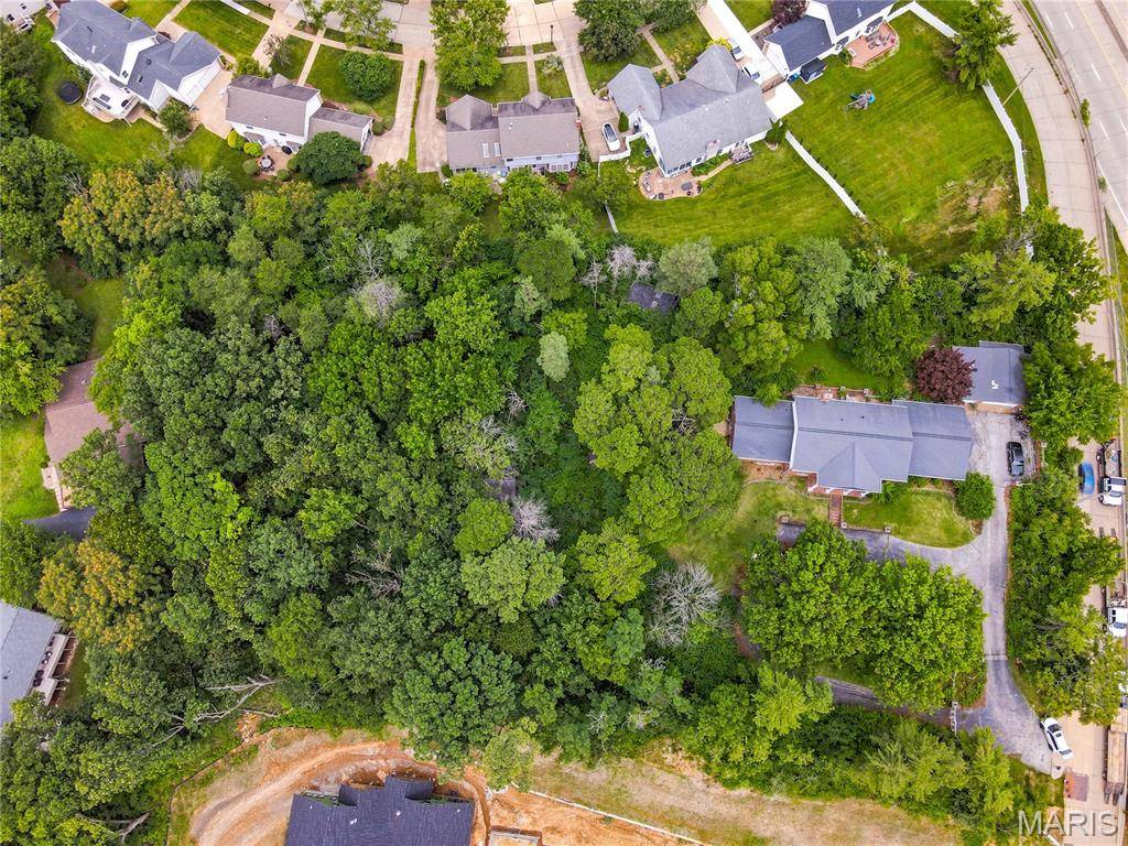3 Topwood DR, Ballwin, MO 63011