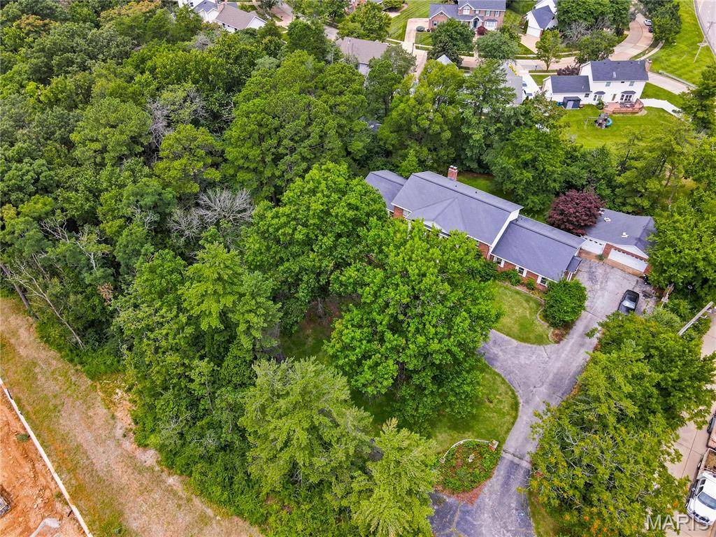 3 Topwood DR, Ballwin, MO 63011