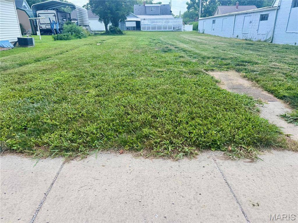 210 W Laurel ST, Millstadt, IL 62260