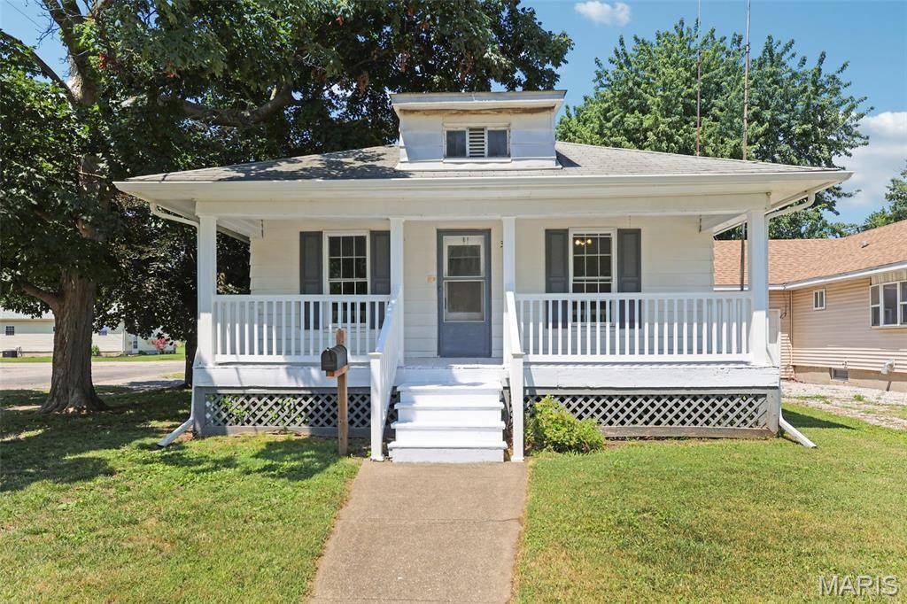304 N Chiles ST, Carlinville, IL 62626