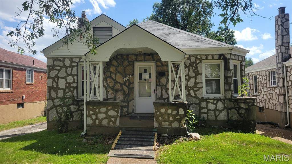 6932 Claremore DR, St Louis, MO 63121