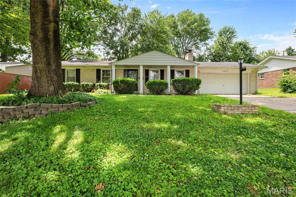 121 Williamsburg DR, Belleville, IL 62221