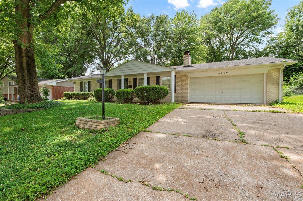 121 Williamsburg DR, Belleville, IL 62221