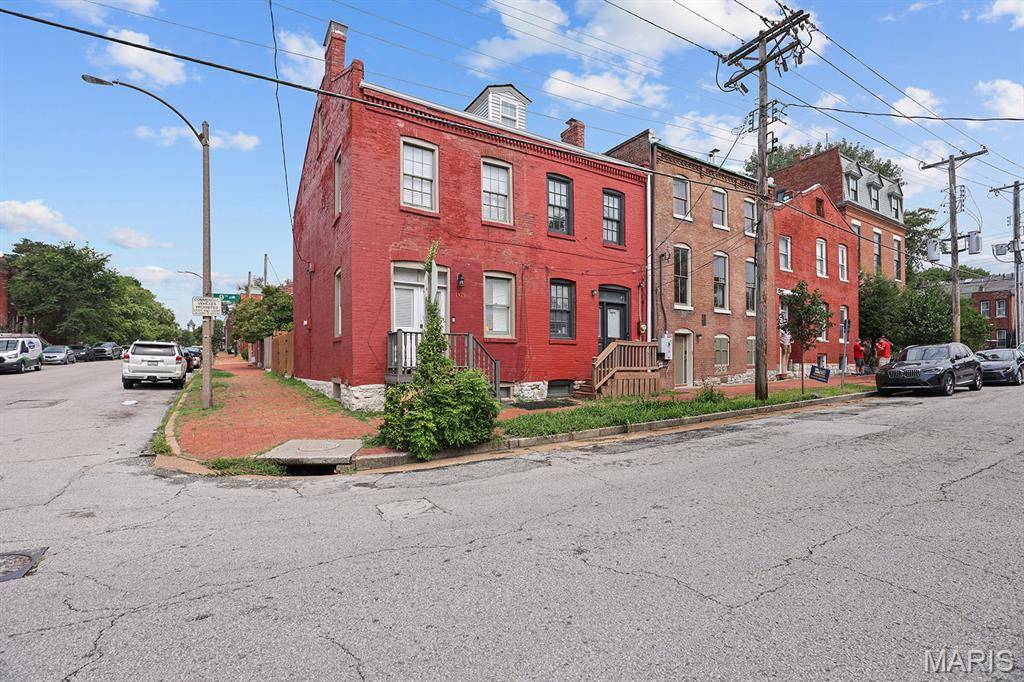 1927 S 9th ST, St Louis, MO 63104