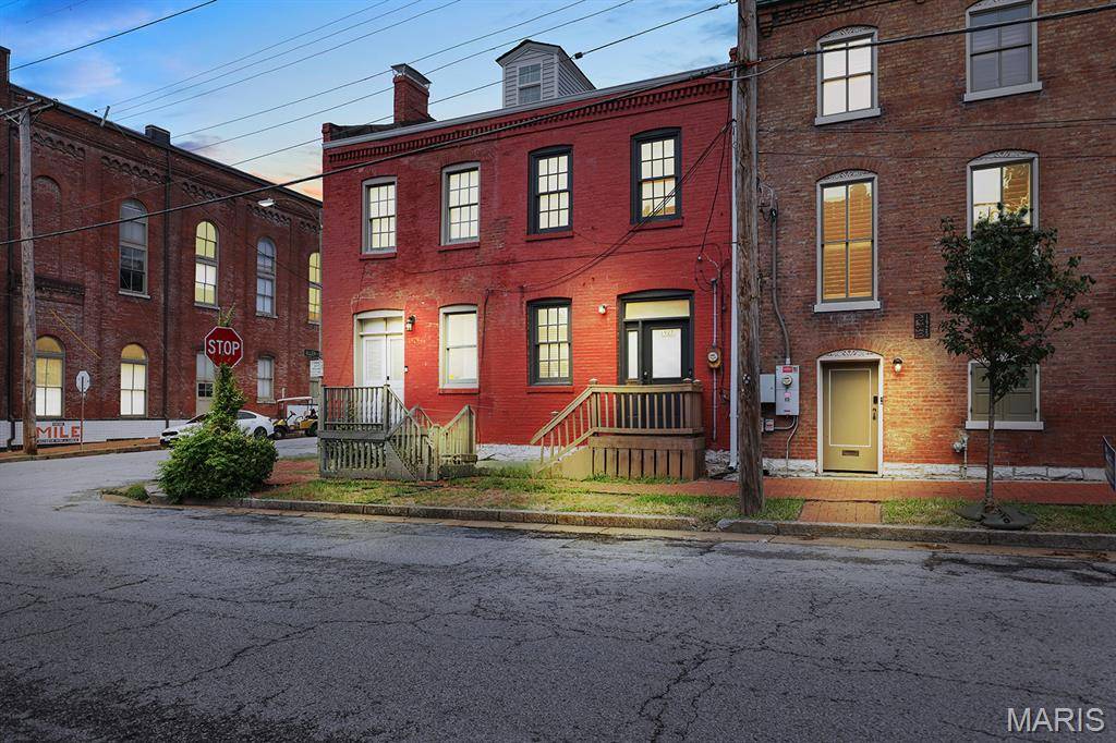 1927 S 9th ST, St Louis, MO 63104