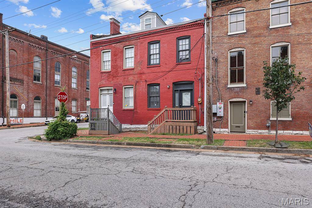 1927 S 9th ST, St Louis, MO 63104