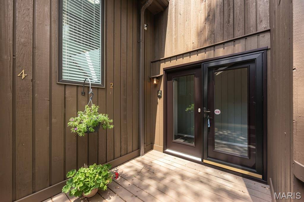 2 Tanewood CT, Belleville, IL 62223