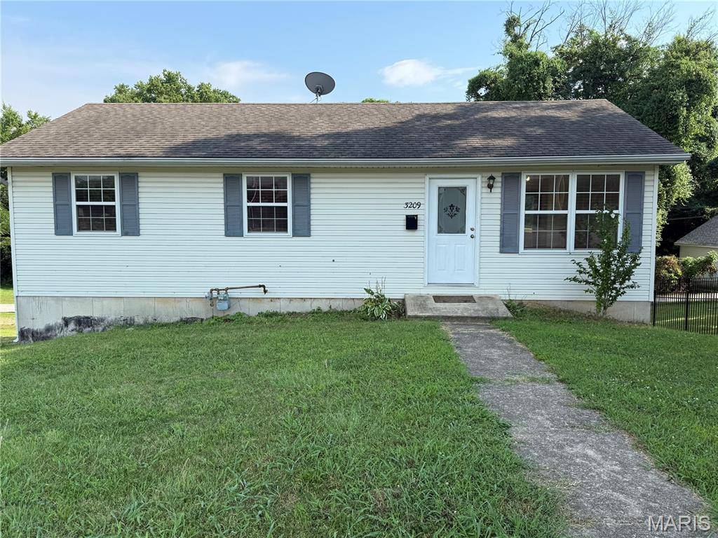 3209 College AVE, Alton, IL 62002