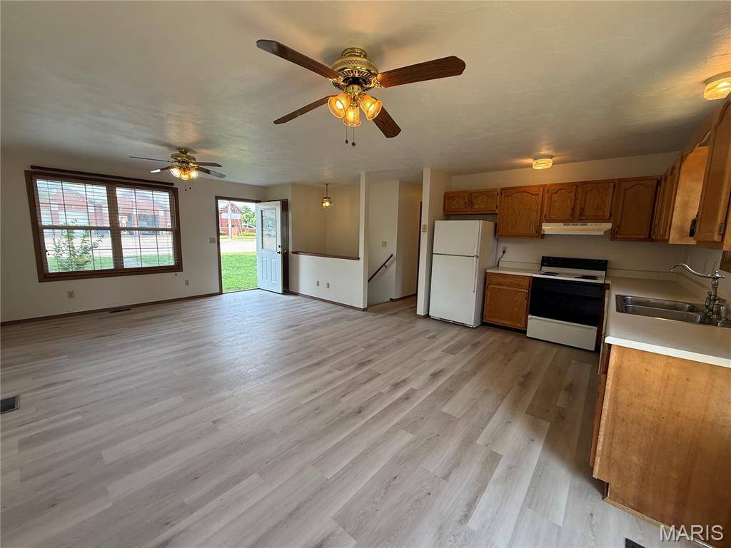 3209 College AVE, Alton, IL 62002