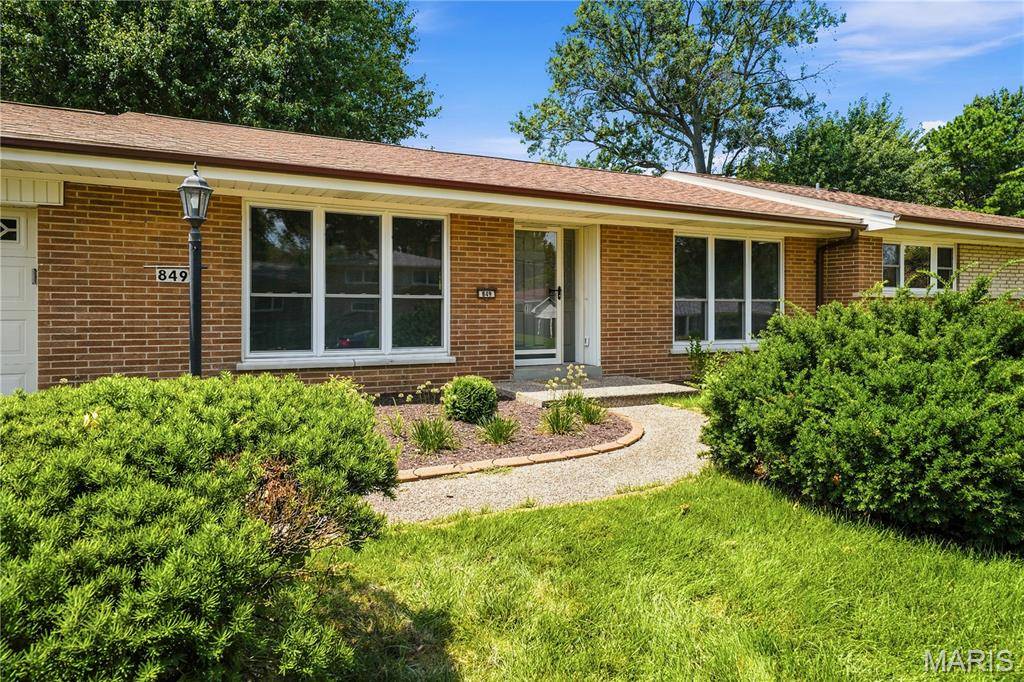 849 Charlesgate DR, St Louis, MO 63132