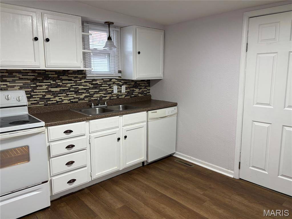 939 Green Mount LN, Belleville, IL 62220