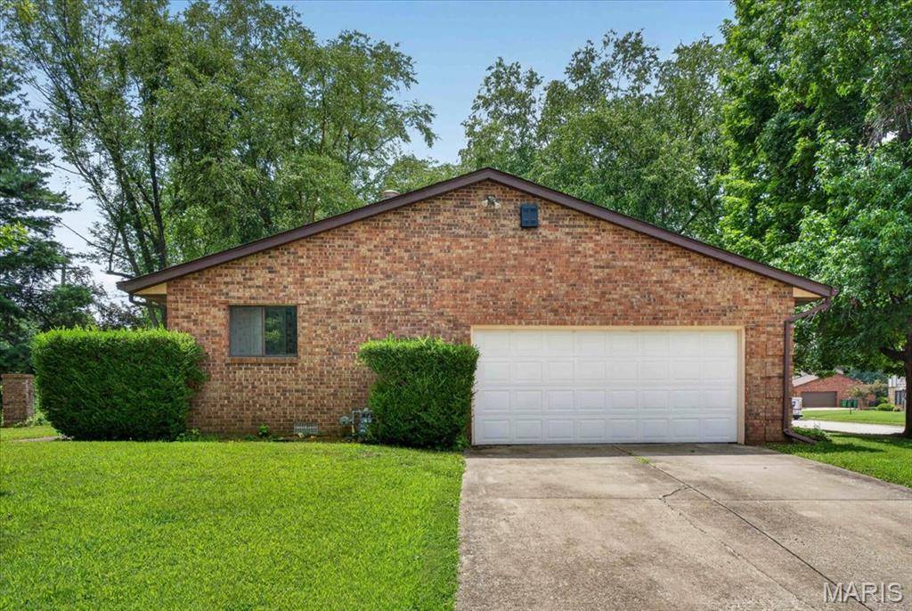 1020 N Smiley ST, O'fallon, IL 62269