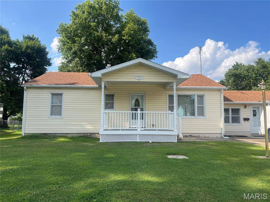 107 W 6th North ST, Mount Olive, IL 62069