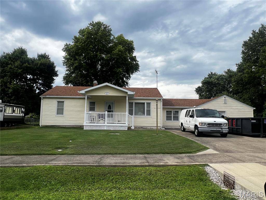 107 W 6th North ST, Mount Olive, IL 62069