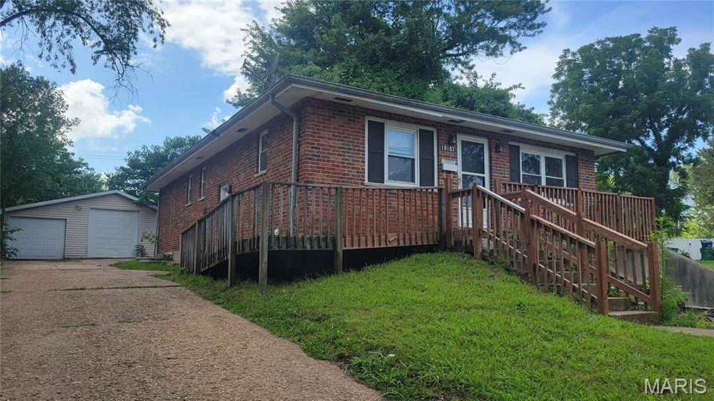 10107 Castle DR, St Louis, MO 63136