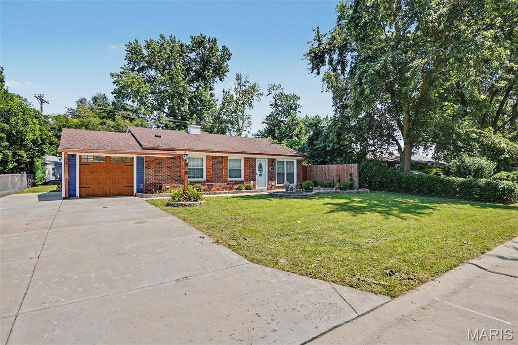 1 Bluegrass LN, St Peters, MO 63376